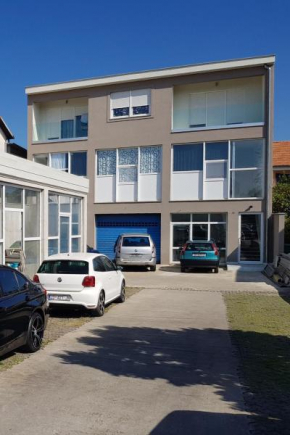 Apartments with a parking space Zadar - 18125